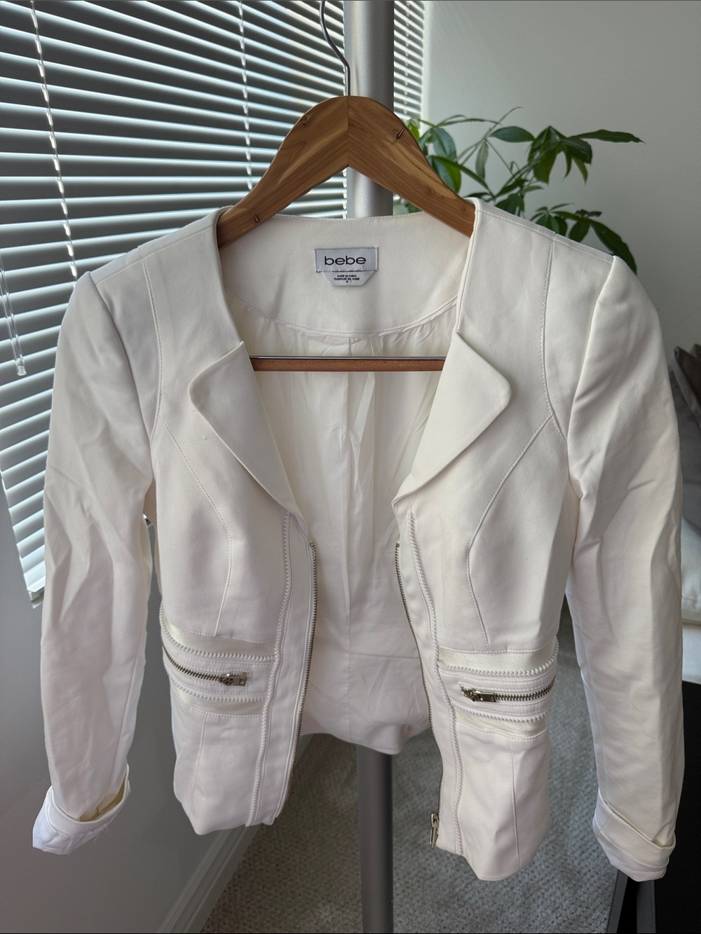 bebe White Women's Zip Pocket Tailored Blazer